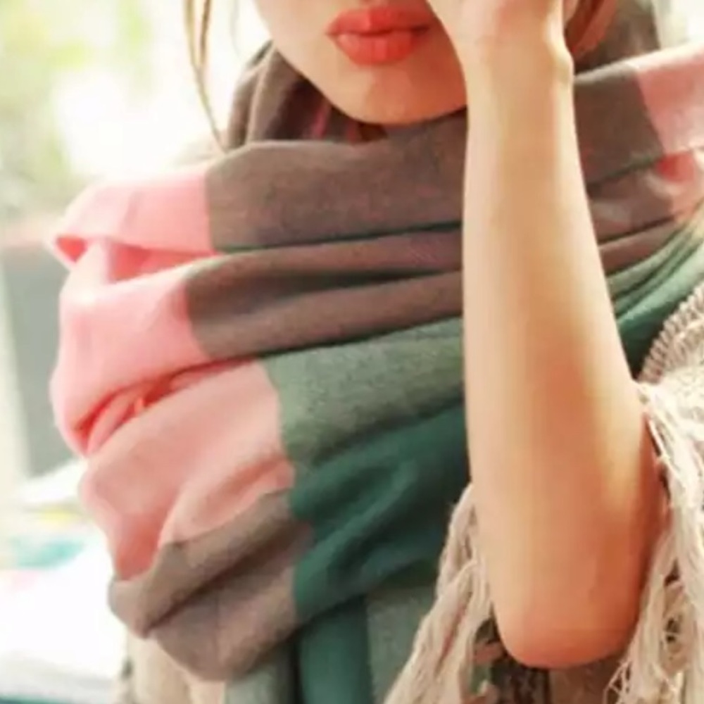 ✨Cashmere/Wool Blend Plaid Scarf✨ - Picture 4 of 4